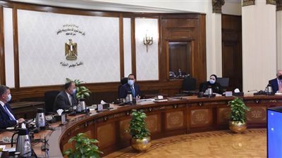 رئيس الوزراء يشدد على وضع خريطة طريق لتنفيذ استراتيجية صناعة السيارات فى مصر