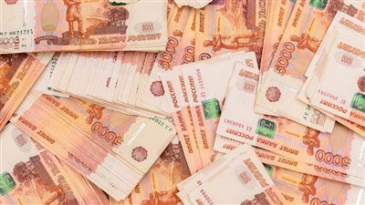 المركزي الروسي يعلق شراء العملات الأجنبية بعد تدهور البورصة وسعر صرف الروبل