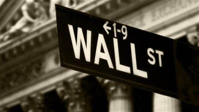 وول ستريت تنخفض عند الافتتاح بفعل ارتفاع التضخم السنوي لأعلى مستوى له في 40 عاما