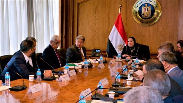 وزيرة التجارة تترأس