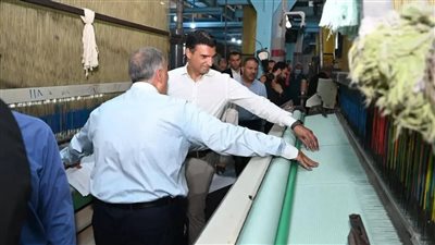 وزير الصناعة خلال تفقده 4 مصانع بالمحلة: الغزل والنسيج أولوية لاستراتيجية الصناعة 2030
