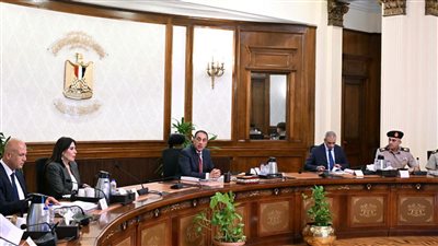 رئيس الوزراء يتابع استعدادات بدء تنفيذ مشروعات المرحلة الثانية من 