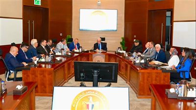 الحكومة تناقش مع المستثمرين زيادة دور القطاع الخاص.. وخطة لدعم الشركات الناشئة
