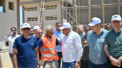 رئيس العربية للتصنيع في أسوان ويوجه بسرعة تنفيذ مشروعات 