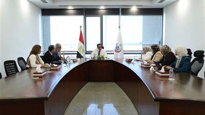الصحة تبحث التوسع في جراحات استبدال المفاصل بالروبوت.. تطوير الخدمات ورفع كفاءة الرعاية الطبية