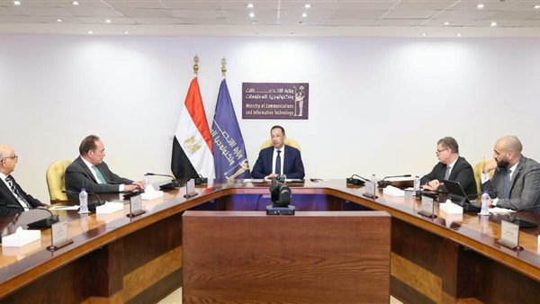 وزير الاتصالات: نستهدف 400 خدمة على منصة مصر الرقمية    