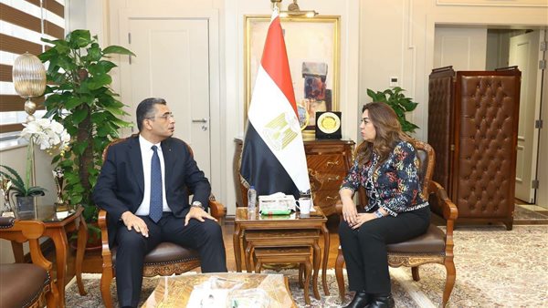 منال عوض وزيرة التنمية المحلية ومحافظ البحر الأحمر    