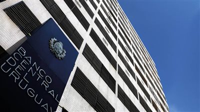 البنك المركزي في أوروجواي يواصل برنامج رفع أسعار الفائدة
