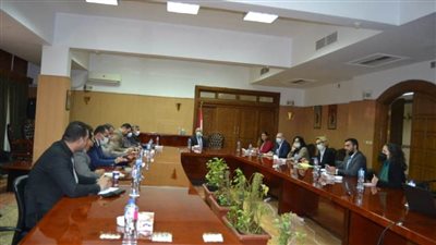 وفد البنك الدولي يبحق مع وزير الري التعاون في التخفيف والتأقلم مع التغيرات المناخية