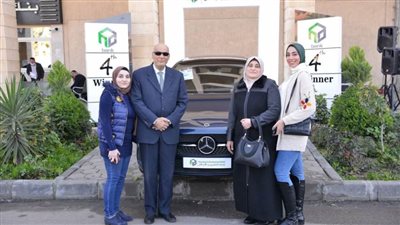 التعمير والإسكان يسلم الفائز الرابع في السحب على حسابات التوفير سيارة مرسيدس A180