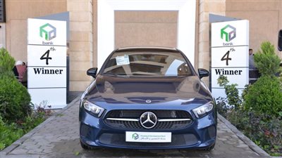 بنك التعمير والإسكان يحتفل بتسليم الفائز الرابع سيارة مرسيدس A180 في السحب على حسابات التوفير