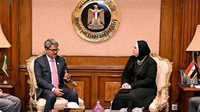 نيفين جامع تبحث مع وزير خارجية بنجلاديش سبل تعزيز التعاون التجاري والاستثماري