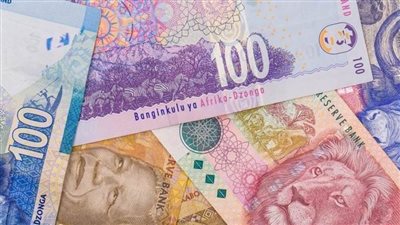 الراند الجنوب الأفريقي يبدأ تعاملات اليوم ضعيفا أمام الدولار