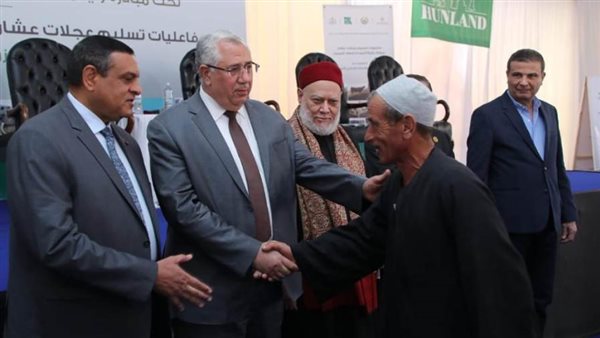 البنك الزراعي يسلم