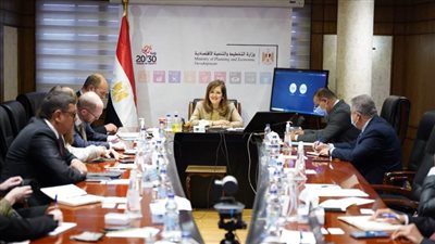 وفد من البنك الأوروبي لإعادة الإعمار والتنمية يبحث مع وزيرة التخطيط المشروعات الخضراء في مصر