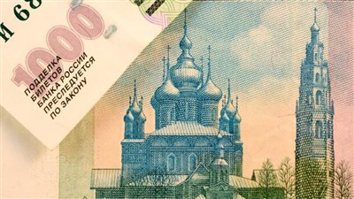 البنك المركزي الروسي يحد من عمليات سحب العملات الأجنبية