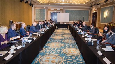 اقتصادية قناة السويس والصندوق السيادي وميرسك يبحثون إنتاج الوقود الأخضر