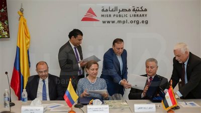 بدعم من البنك التجاري الدولي.. سفارة كولومبيا بالقاهرة تهدي 384 كتابا مترجمًا لمكتبات مصر العامة | فيديو