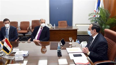 الملا يجري مباحثات لدعم أنشطة النقل البحرى للبترول والغاز المسال