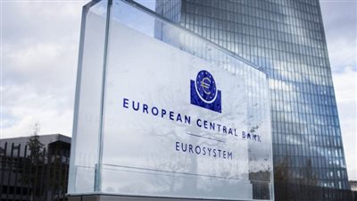 المركزي الأوروبي يلمح لرفع أسعار الفائدة قبل إنهاء برنامجه التحفيزي لشراء السندات