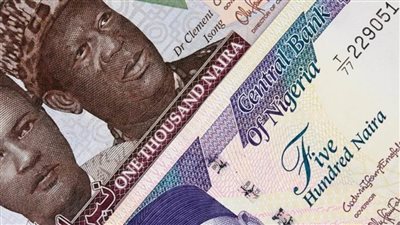 النيرة النيجيرية تسجل أدنى مستوى لها في السوق السوداء مقابل الدولار