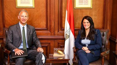 رانيا المشاط وزيرة التعاون الدولي تلتقي السفير الأمريكي مع قرب انتهاء مهام عمله في مصر