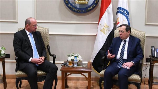 وزير البترول مع مدير