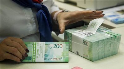 الروبل الروسي يصل لأعلى مستوى خلال شهر مقابل الدولار