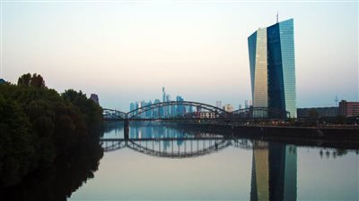 البنك الوطني البولندي يفتح خط مقايضة بقيمة 10 مليارات يورو مع المركزي الأوروبي