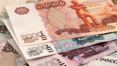 الروبل يواصل مكاسبه.. وارتفاع الأسهم في يوم التداول الخامس