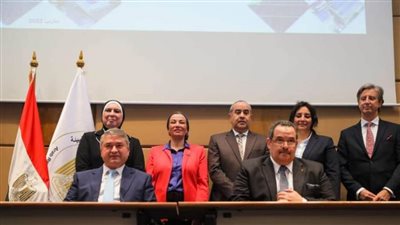 3 وزراء يشهدون توقيع بروتوكولات تعاون لتنفيذ محطات طاقة شمسية بمطار شرم الشيخ