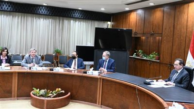 وزير البترول يبحث سبل تعزيز التعاون مع سفير الاتحاد الأوروبي بالقاهرة