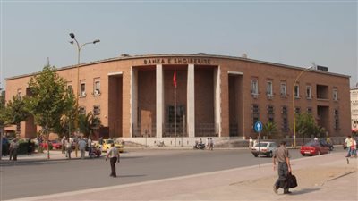 البنك المركزي في ألبانيا يرفع سعر الفائدة لأول مرة منذ 11 عاما