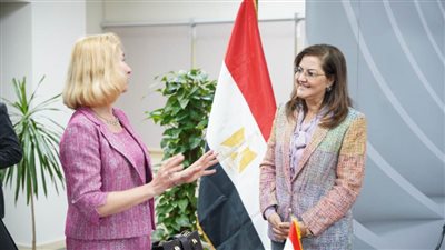 وزيرة التخطيط تبحث مع رئيس قسم الاقتصاد بالبنك الأوروبي لإعادة الإعمار والتنمية سبل تعزيز التعاون