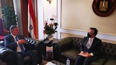 وزير قطاع الأعمال العام يبحث مع سفير اليابان بالقاهرة تعزيز التعاون الاقتصادي
