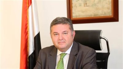 وزير قطاع الأعمال العام يتابع مع 