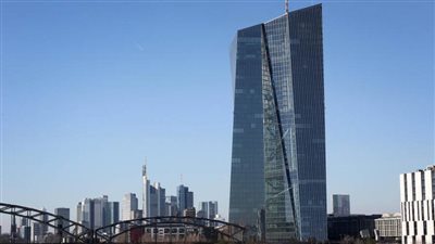 مصادر: المركزي الأوروبي يحرص على رفع الفائدة وانهاء برنامج شراء الأصول