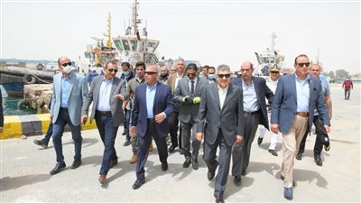 الوزير وربيع يبحثان بناء أسطول مصري من سفن الصب والوحدات المعاونة