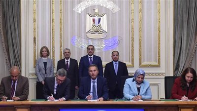 رئيس بنك مصر يوقع اتفاقية مع 