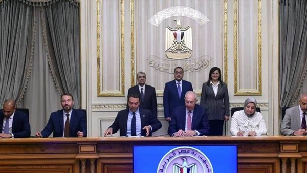 جانب من توقيع الاتفاقية
