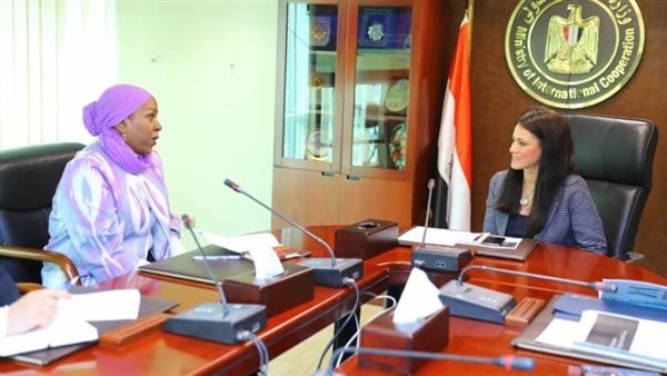 المشاط مع المديرة