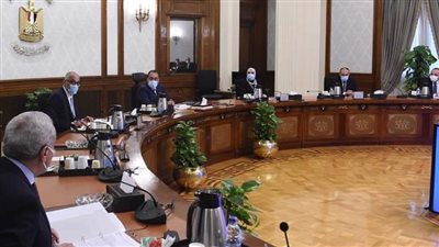 رئيس الوزراء ومحافظ البنك المركزي يتابعان سبل تيسير إجراءات توفير التمويل للسلع الاستراتيجية ومستلزمات الانتاج