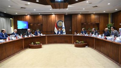الملا يتابع الموقف التنفيذي لمشروعات تكرير وتصنيع البترول الجديدة في الإسكندرية وأسيوط
