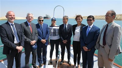 رئيس هيئة قناة السويس يبحث سبل التعاون مع السفير الفرنسي في القاهرة