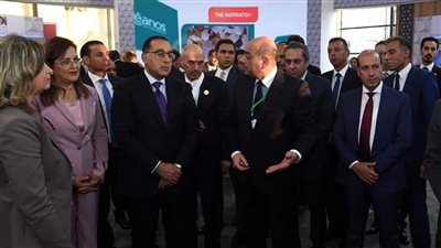 رئيس الوزراء يتفقد معرض الأعمال الخاص المقام علي هامش فعاليات إجتماعات مجموعة البنك الإسلامي للتنمية