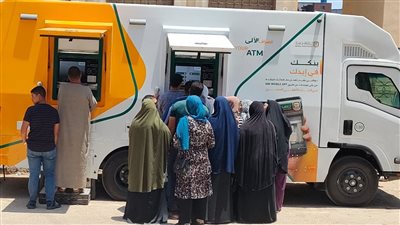 لخدمة المصطافين.. البنك الأهلي المصري يوفر سيارات الصراف الآلي المتنقلة بالمدن الساحلية | صور