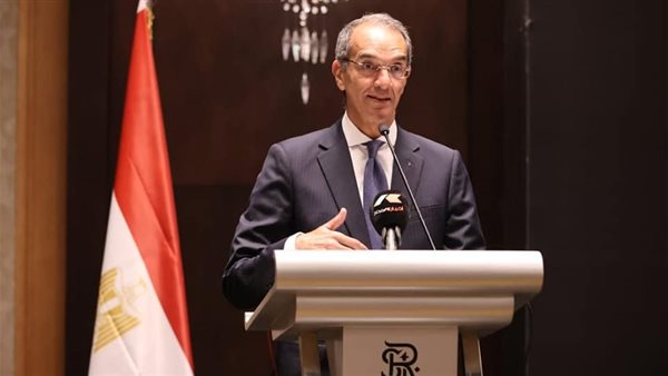 عمرو طلعت وزير الاتصالات