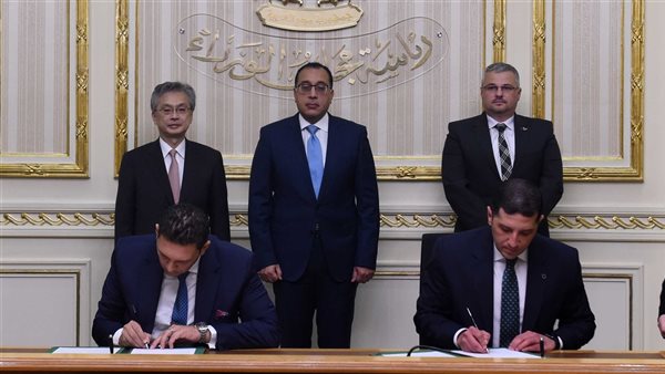 جانب من توقيع اتفاقية