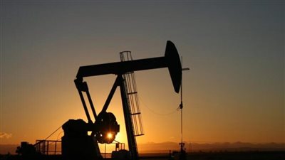 أسعار النفط تتراجع بنسبة 6% بسبب المخاوف وارتفاع الدولار