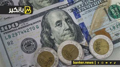 الدولار يستأنف ارتفاعه مدفوعا بتوقعات تشديد الاحتياطي الفيدرالي للسياسة النقدية